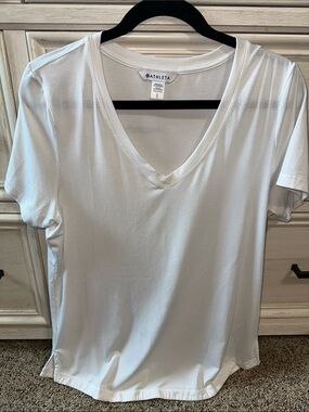Athleta White Essential V-Neck T-Shirt Size Large